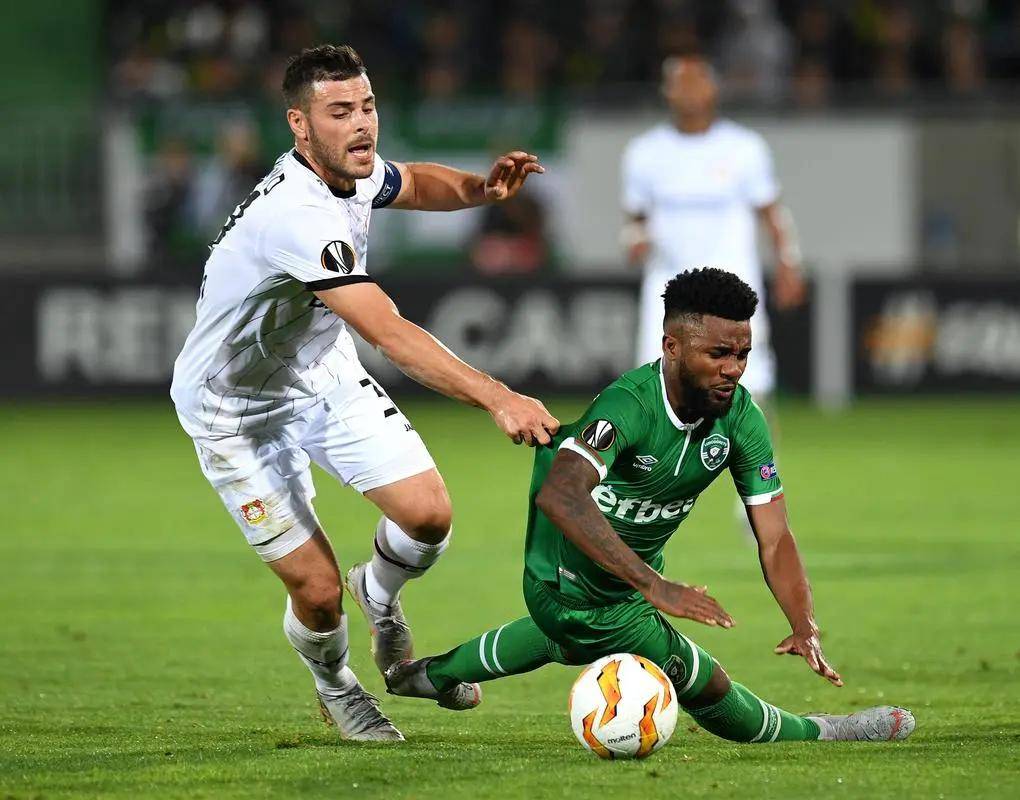 再在侧翼完 再在侧翼完